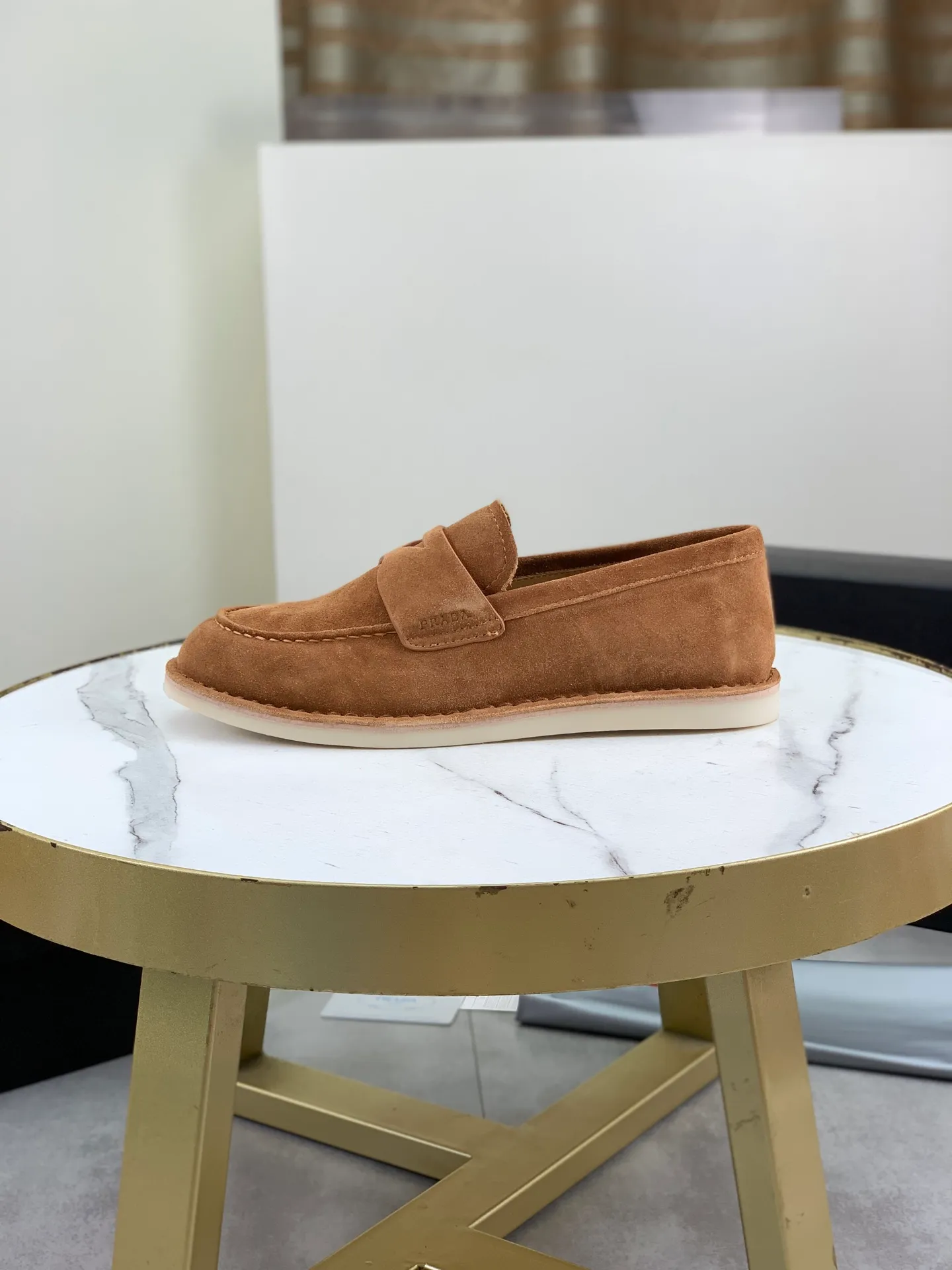 Factory price P740💰Original quality, top version🔱 ＰＲＡＤＡPrada. Men's business casual leather shoes, top quality cow leather. 1:1 shipment ⬆️Luxurious and noble, all made of imported original first-layer fine suede cowhide, just to create a more comfortable wearing experience. Upper: original comfortable open-edge bead-rubbed calfskin ➕Top imported water-dyed full cow lining, original high-end lightweight and comfortable TPU combination bottom ✔️Code number: 39-44 (38 45 Can be customized)